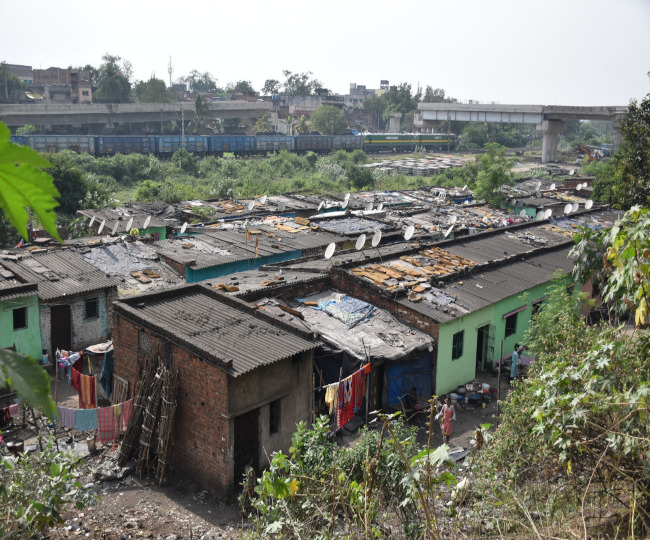 Jamshedpur, Jharkhand News ये हाल है, तीन साल बाद भी गरीबों के रहने